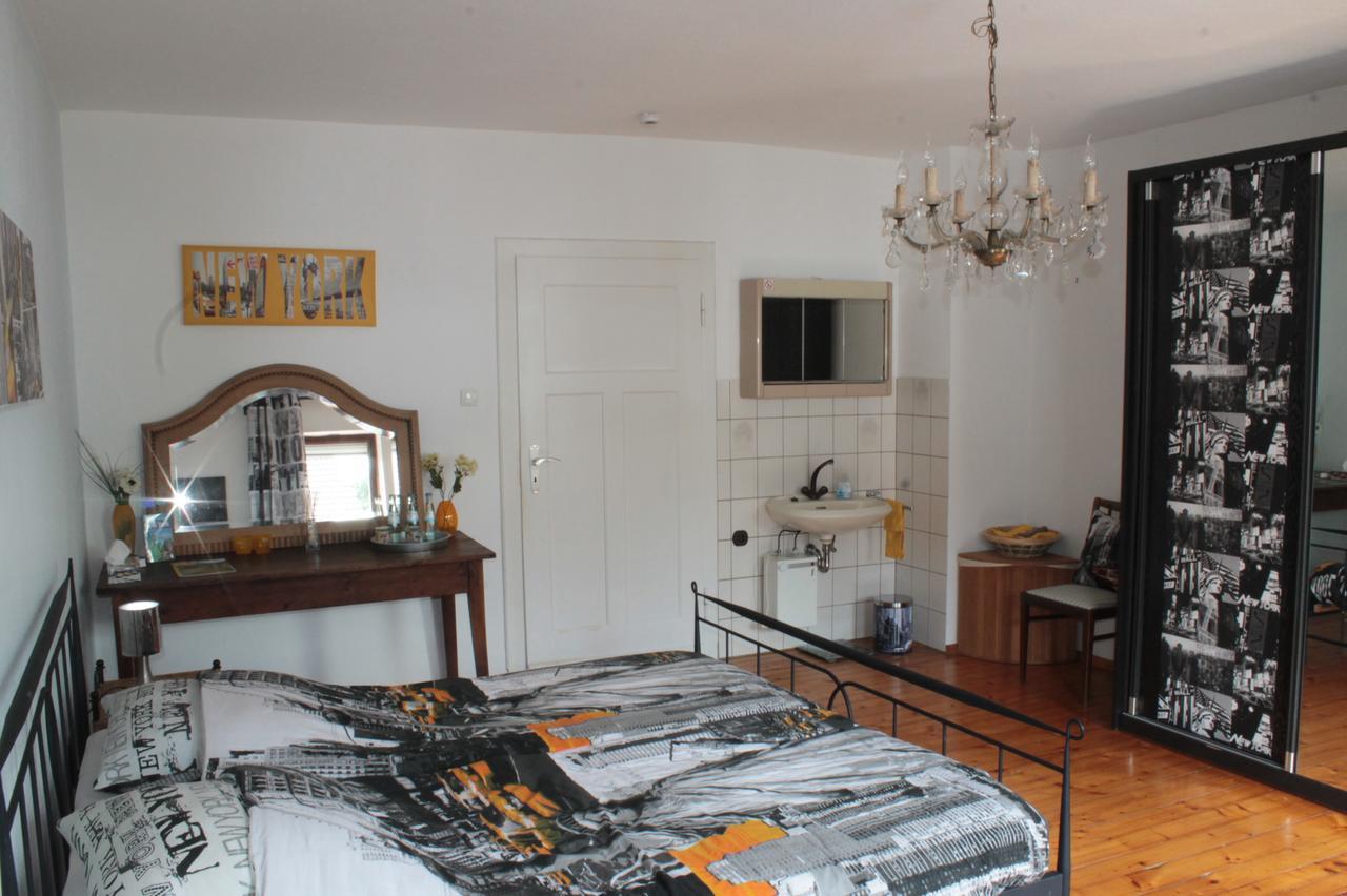 Pension Rodenburg Bed & Breakfast Duppach Bagian luar foto